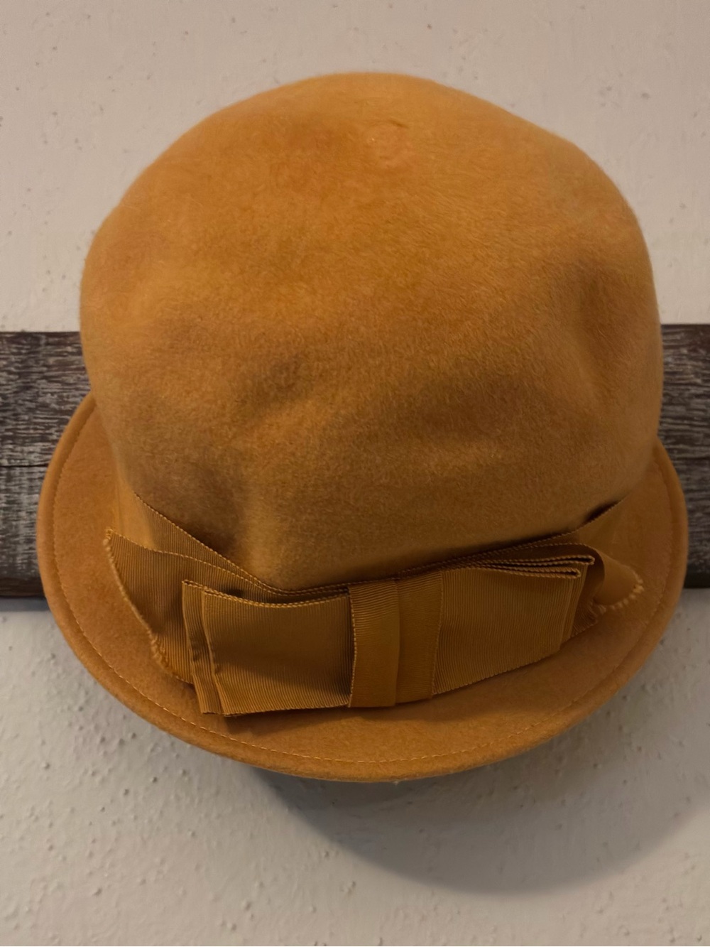 💛 RARE Vintage 1960s Neumann-Endler Mustard Fur Felt Cloche Hat